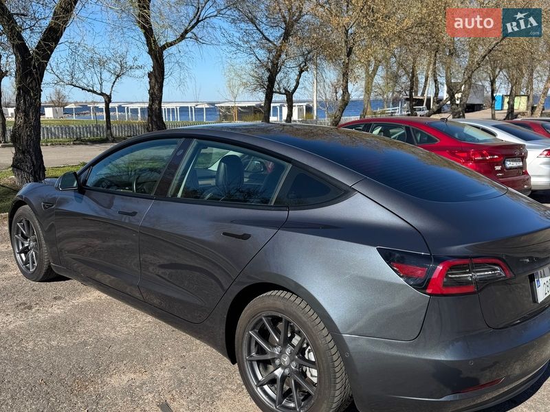 Седан Tesla Model 3 2022 в Киеве