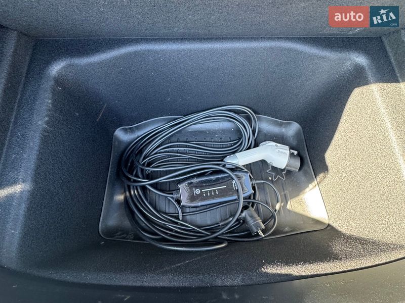 Седан Tesla Model 3 2022 в Киеве