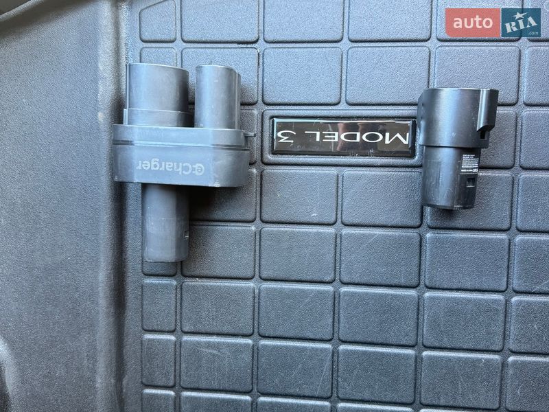 Седан Tesla Model 3 2022 в Киеве