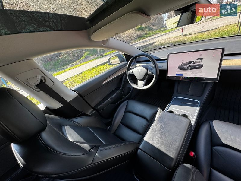 Седан Tesla Model 3 2022 в Киеве