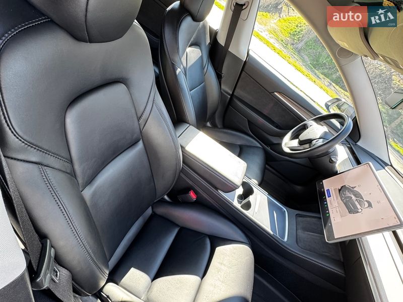 Седан Tesla Model 3 2022 в Киеве