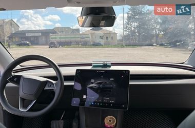 Седан Tesla Model 3 2024 в Валках