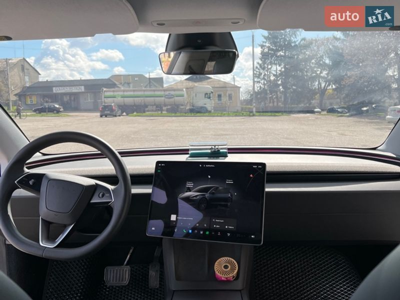 Седан Tesla Model 3 2024 в Валках