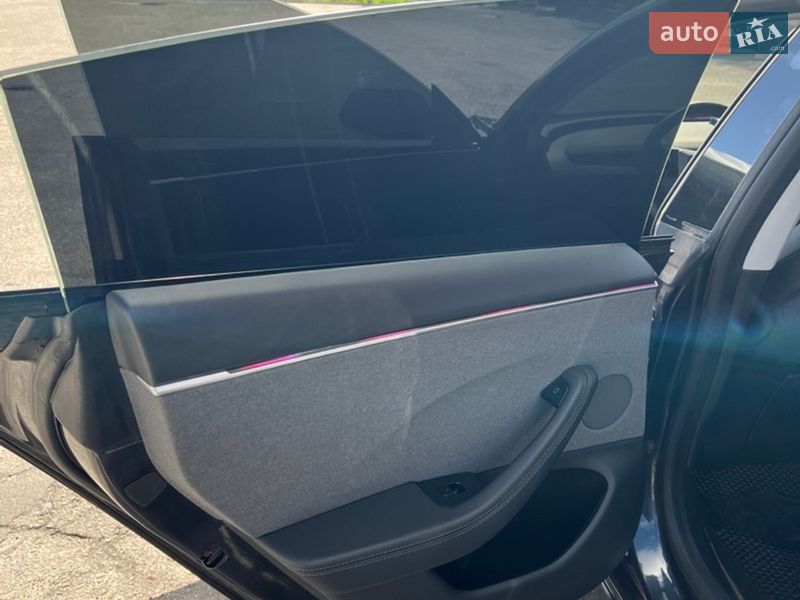 Седан Tesla Model 3 2024 в Валках