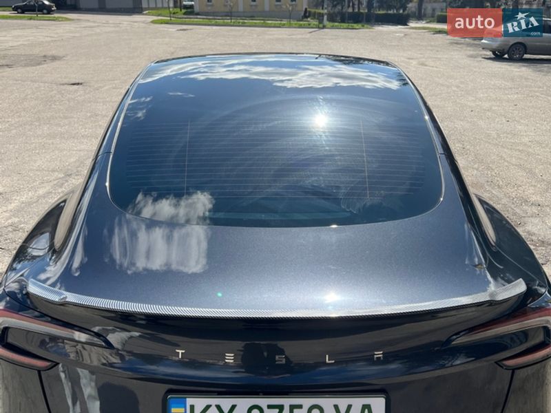 Седан Tesla Model 3 2024 в Валках