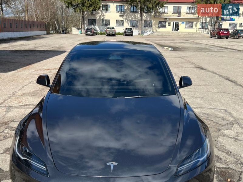 Седан Tesla Model 3 2024 в Валках