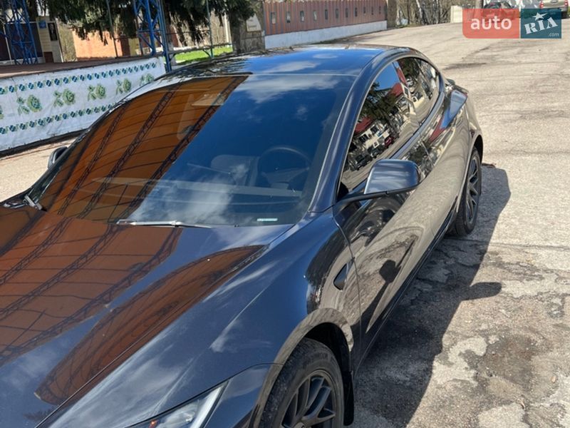 Седан Tesla Model 3 2024 в Валках