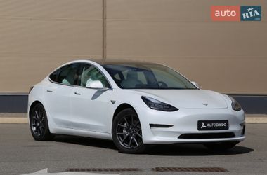 Tesla Model 3  2020