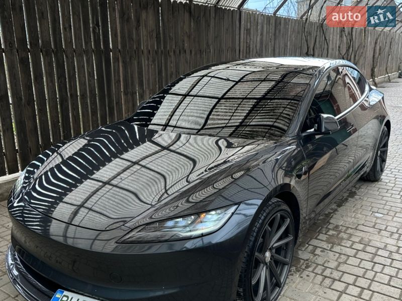 Седан Tesla Model 3 2024 в Черноморске