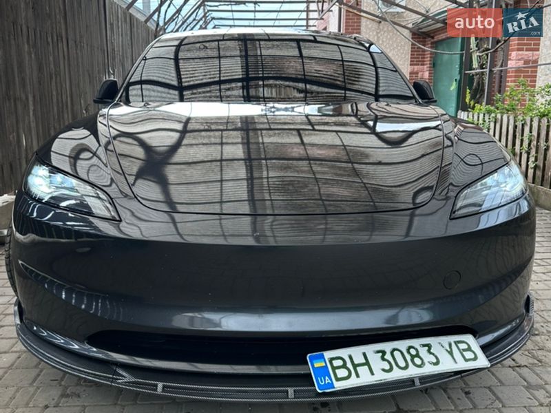 Седан Tesla Model 3 2024 в Черноморске