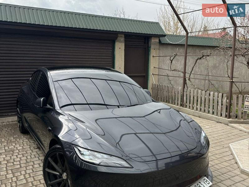 Седан Tesla Model 3 2024 в Черноморске
