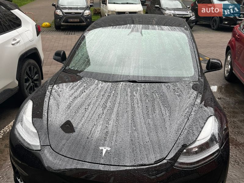 Седан Tesla Model 3 2021 в Львові