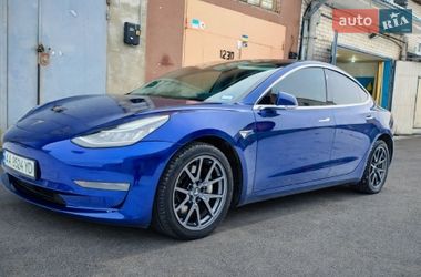 Tesla Model 3  2019