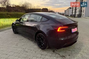 Tesla Model 3  2024