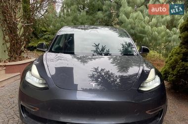 Tesla Model 3  2020