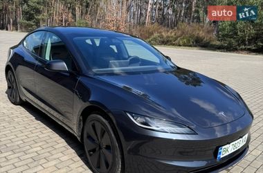 Tesla Model 3 2024