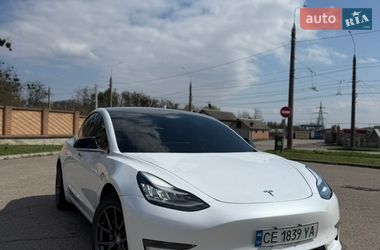 Tesla Model 3  2020