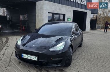 Tesla Model 3  2019
