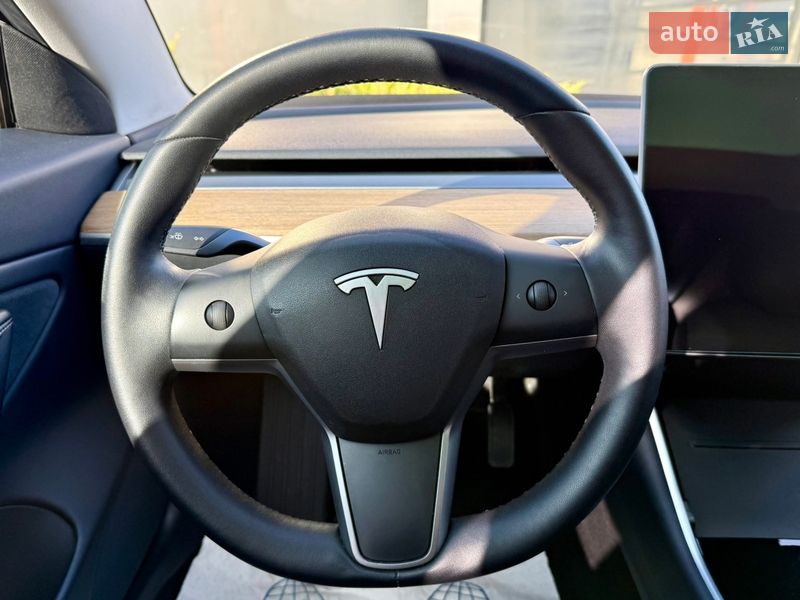 Седан Tesla Model 3 2019 в Харькове