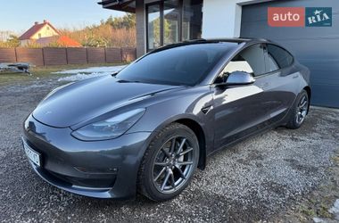 Tesla Model 3  2021