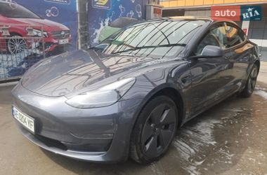 Tesla Model 3  2022