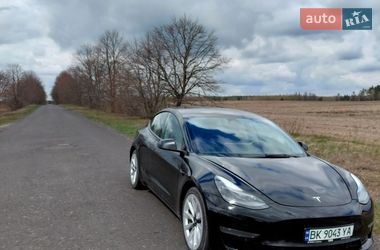 Tesla Model 3  2022