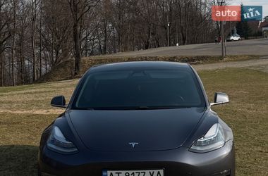Tesla Model 3  2019