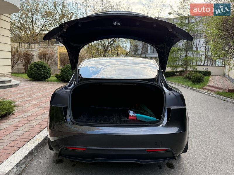 Седан Tesla Model 3 2024 в Киеве