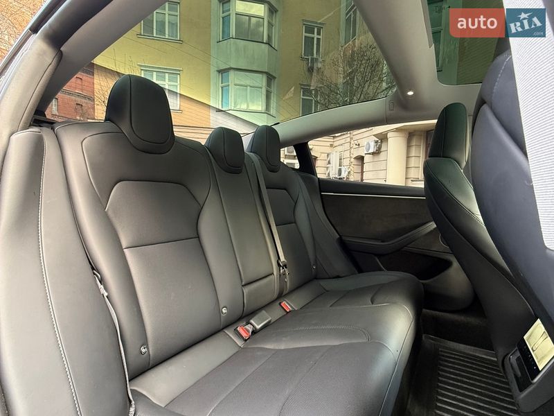 Седан Tesla Model 3 2024 в Киеве