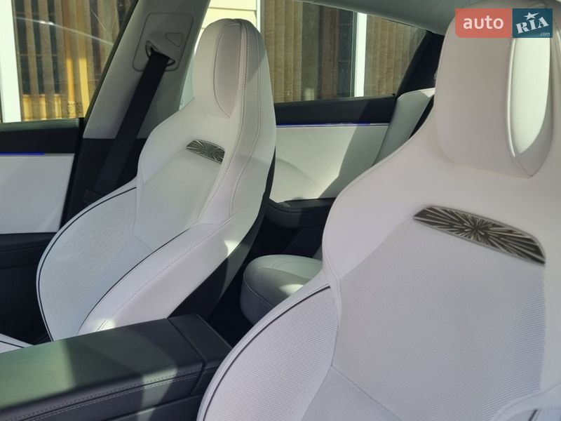 Седан Tesla Model 3 2024 в Чернівцях фото 15 Седан Tesla Model 3 2024 в Чернівцях