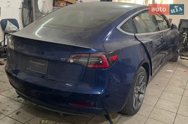 Tesla Model 3  2019