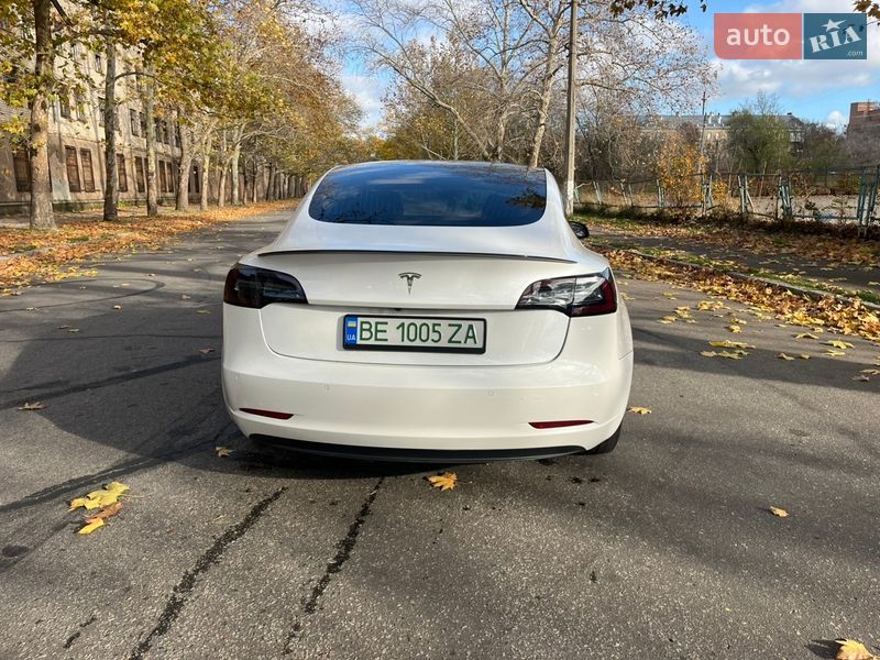 Седан Tesla Model 3 2020 в Николаеве