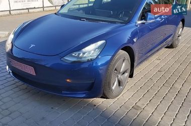 Tesla Model 3  2019