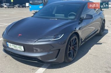 Tesla Model 3  2024