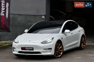 Tesla Model 3  2020