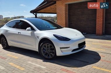 Tesla Model 3  2020