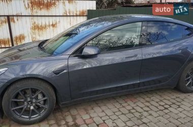 Tesla Model 3  2022