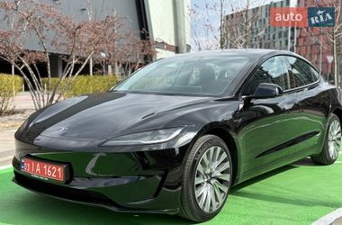 Tesla Model 3  2024