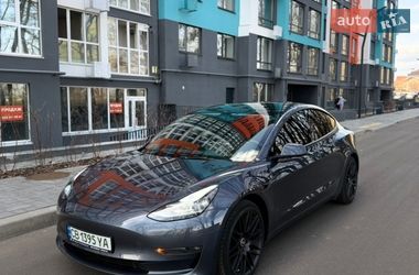 Tesla Model 3  2022