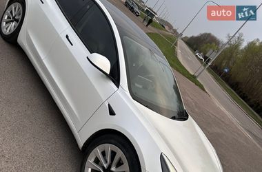 Tesla Model 3  2021