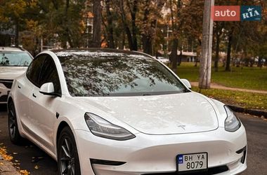 Tesla Model 3  2020