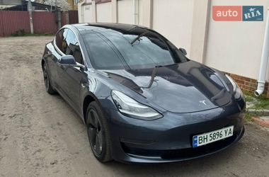 Tesla Model 3  2020
