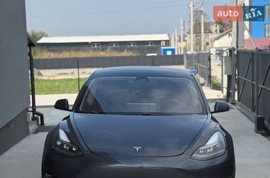 Tesla Model 3  2021