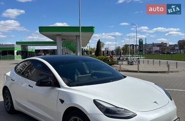 Tesla Model 3  2021