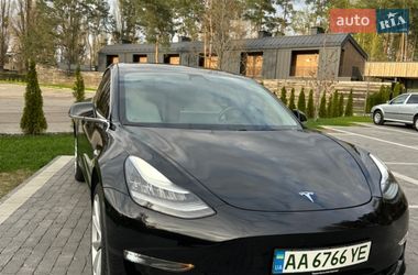 Tesla Model 3  2019