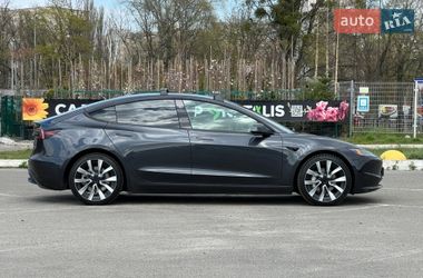 Tesla Model 3  2024
