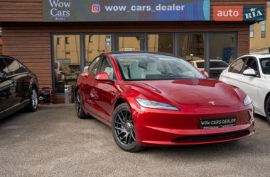 Tesla Model 3  2024