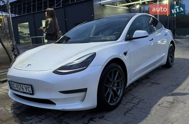 Tesla Model 3  2022