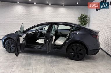 Tesla Model 3  2025