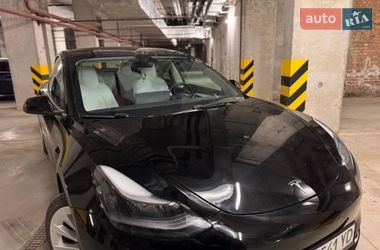 Седан Tesla Model 3 2023 в Львове